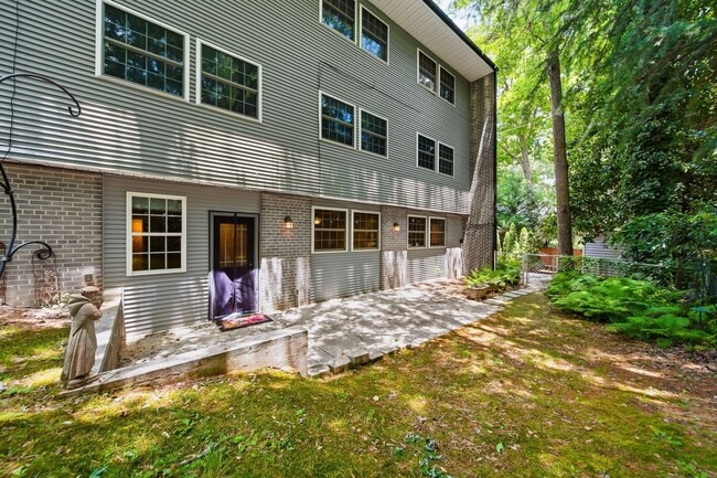 330 Triplex - 330 Triplex Apartment