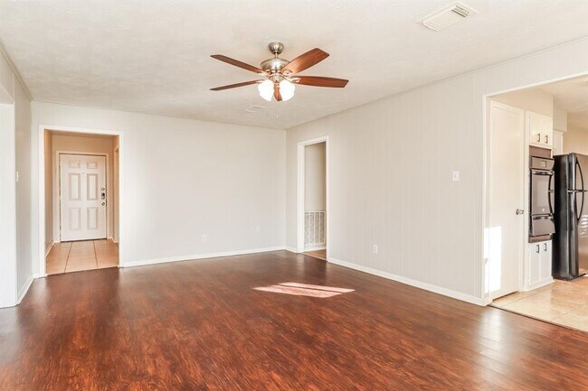 Building Photo - 1405 Apache Trail