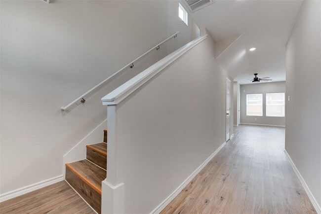 Foto del edificio - 8202 Homewood Ln
