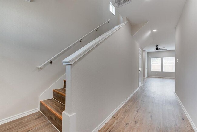 Foto del edificio - 8203 Woodlyn Rd