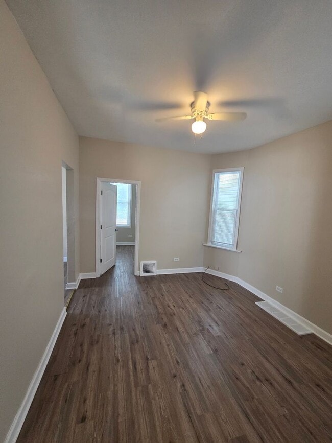 Building Photo - 8839 S Princeton Ave