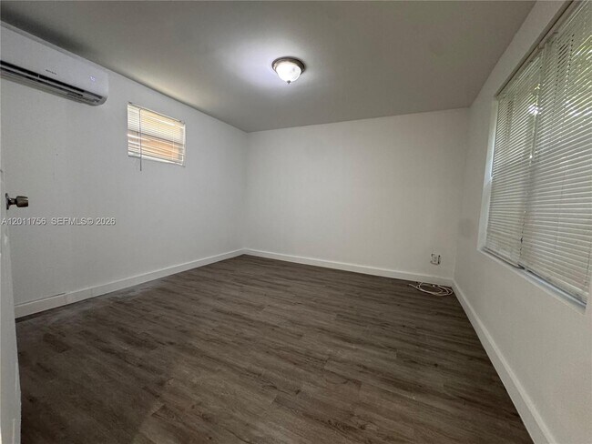 Foto del edificio - 5800 Taylor St