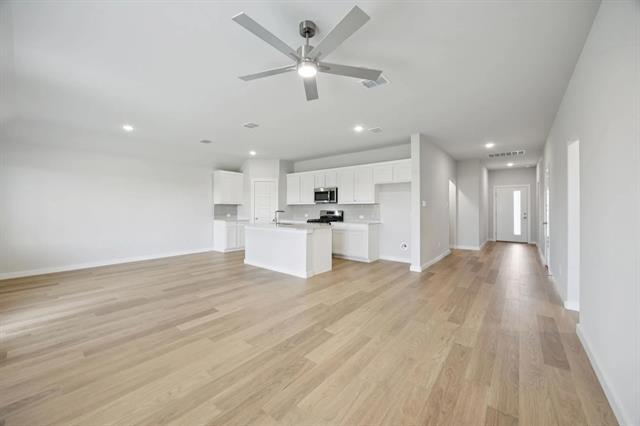 Foto del edificio - 737 Poppy Ln