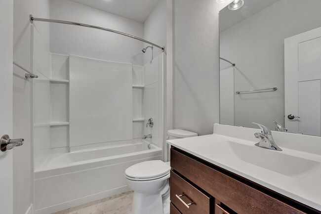 Building Photo - 682 Lambert Dr