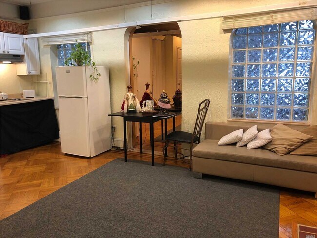 Foto del edificio - 42-40-42162 162nd St