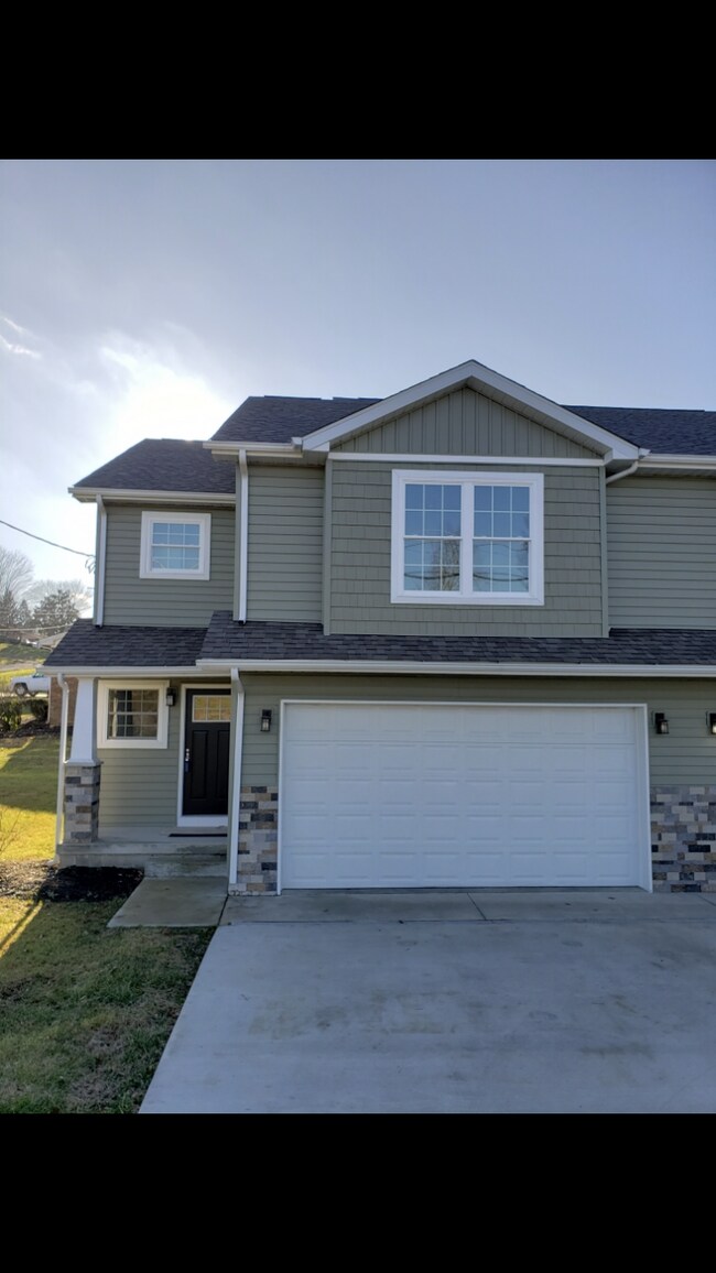 230 Sycamore Rd Hurricane Wv 25526 Townhouse For Rent In Primary Photo 230 Sycamore Rd