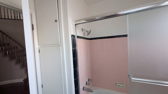 Building Photo - 559 Cherry Way