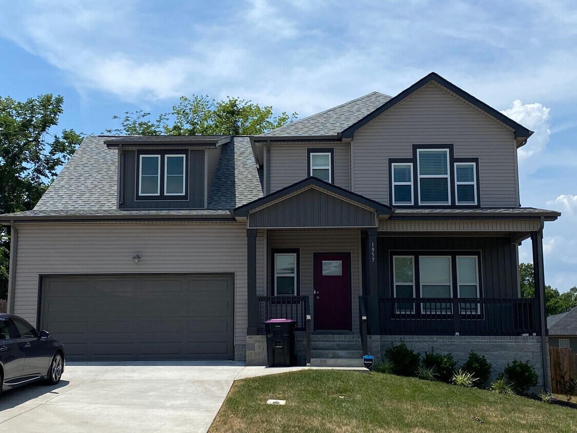 Foto principal - Move in with credit approval