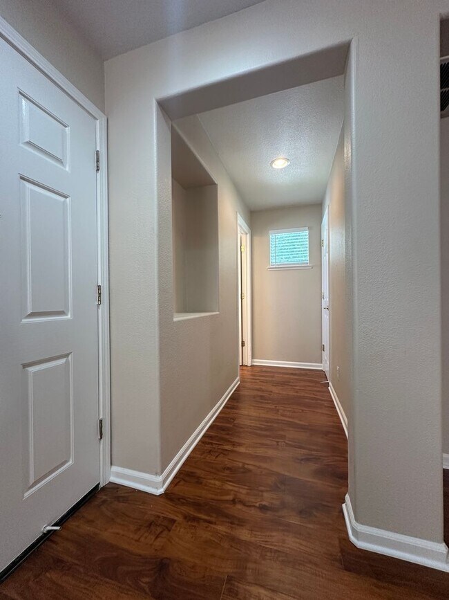 Building Photo - Beautiful Corner Unit in Gated Community