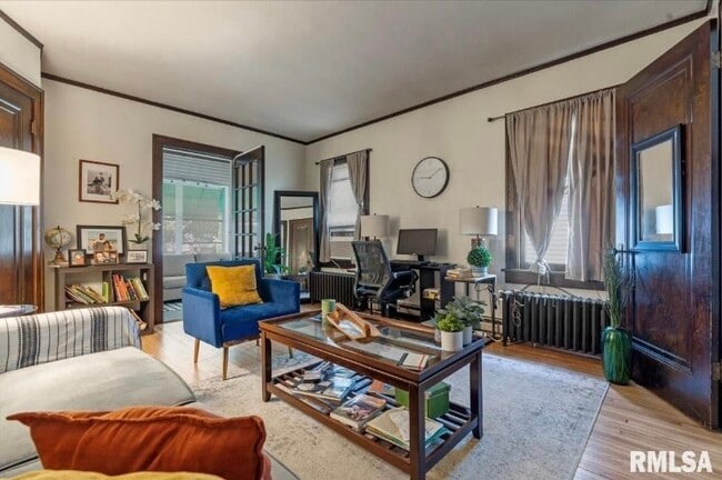 Foto del edificio - 860 Loraine Ave