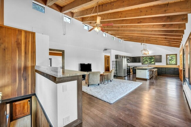 Building Photo - 638 N Martin Dr