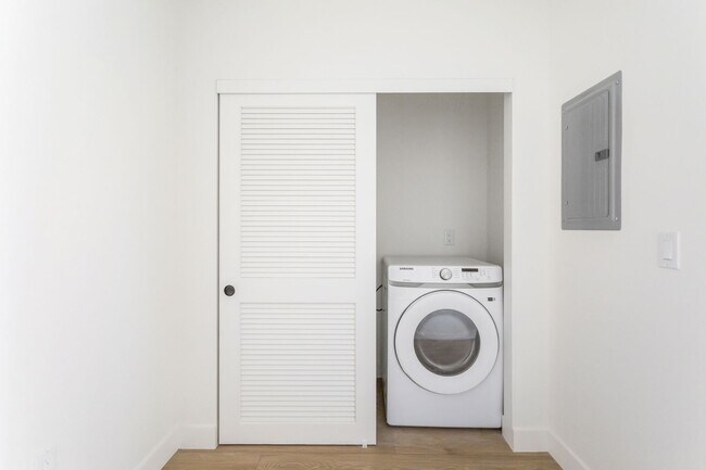 Interior Photo - 3844 W 27th St