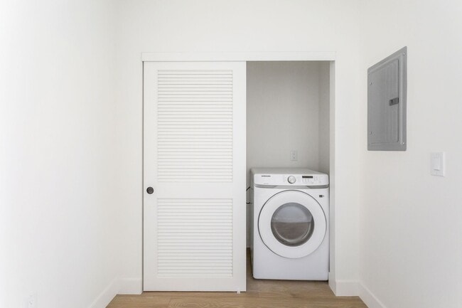 Interior Photo - 3844 W 27th St