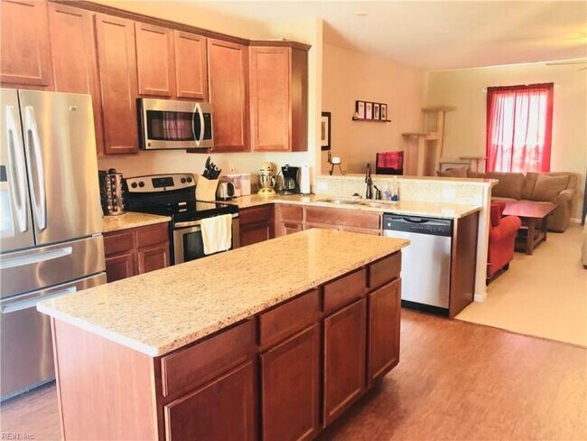Building Photo - 4 bedroom in Virginia Beach VA 23462