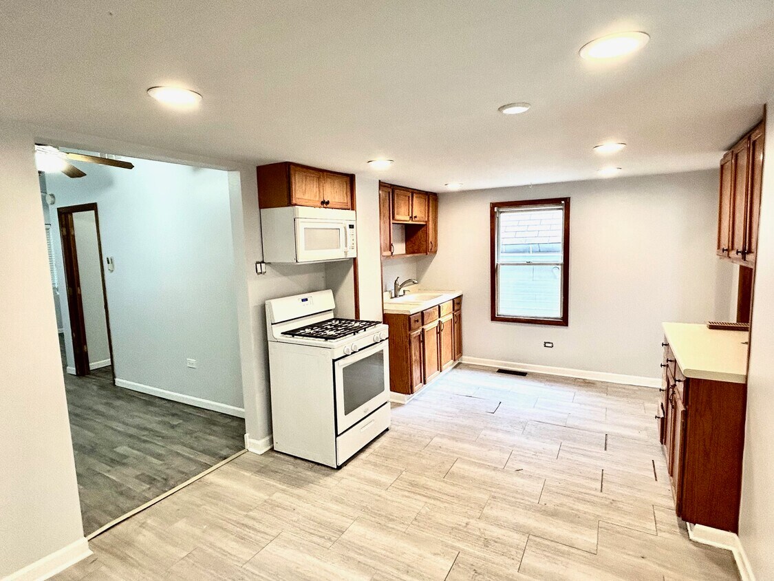 Foto principal - 3204 S Racine Ave