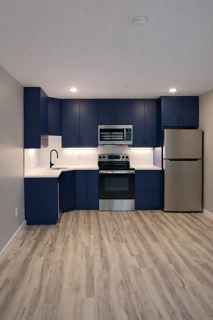 Building Photo - Meadows Manor