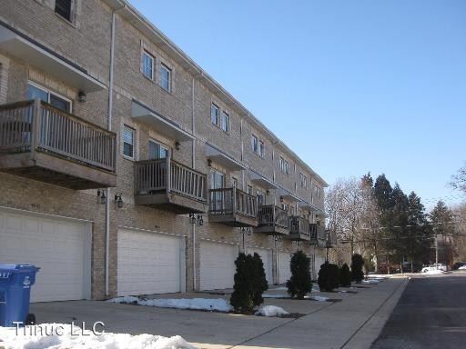 Building Photo - 183 N East River Rd