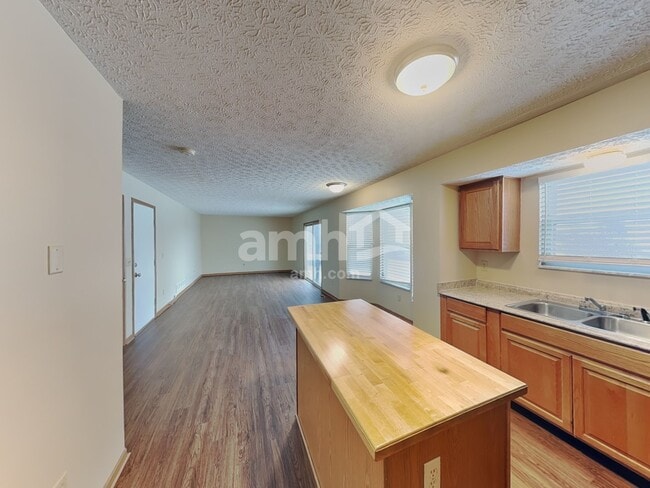 Building Photo - 6647 Hilmar Dr