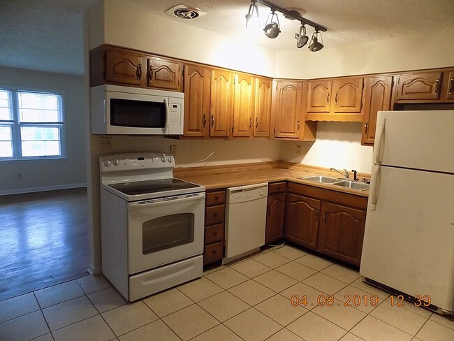 Building Photo - Welcome home to Hi Acres Neighborhood!          20260504