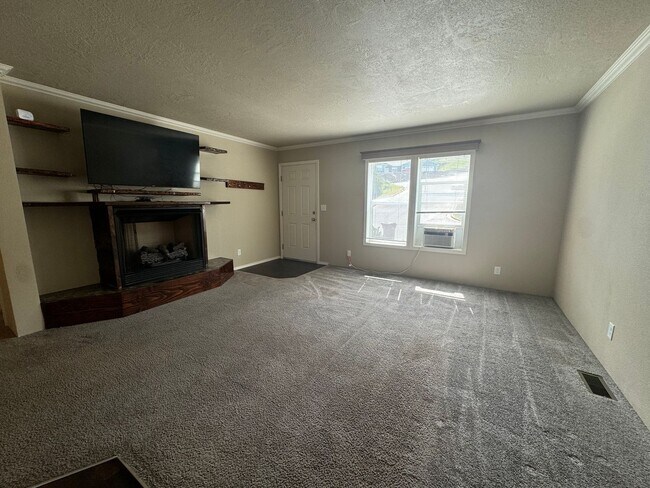 Building Photo - 3 Bedroom in Myrtle Creek