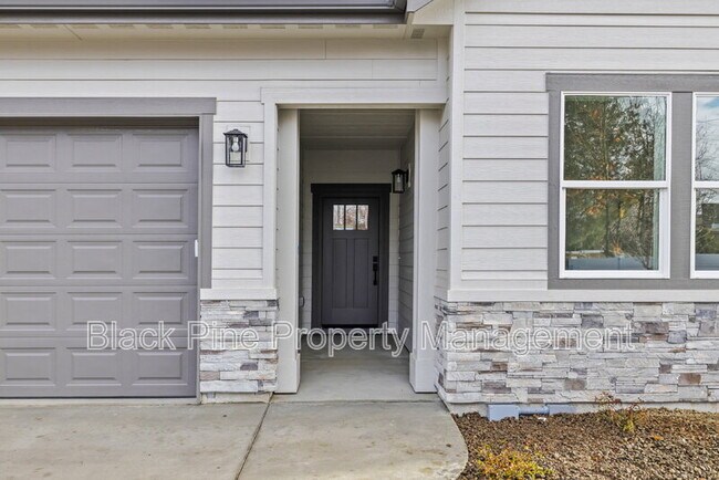 Building Photo - 4642 N Maple Grove Rd