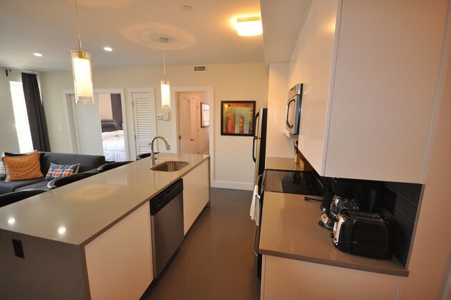 Renovated 2 bed in the South End... - Renovated 2 bed in the South End... Apartment