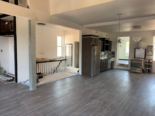 Building Photo - 230 3rd St