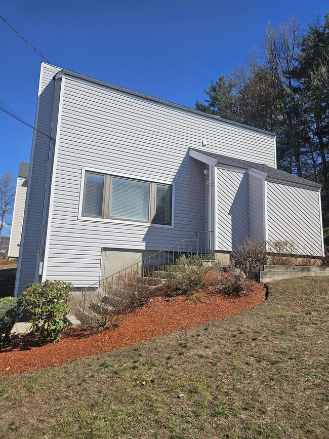Building Photo - 18 Landsdown Dr