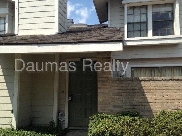 Building Photo - 6253 Ludington Dr