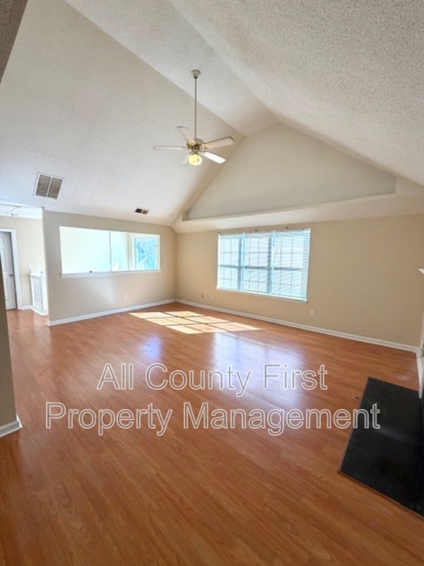 Foto del edificio - 2237 Hidden Creek Dr