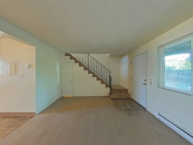 Foto del edificio - 2 Bedroom Apartment ~ Philomath ~ Small Pe...