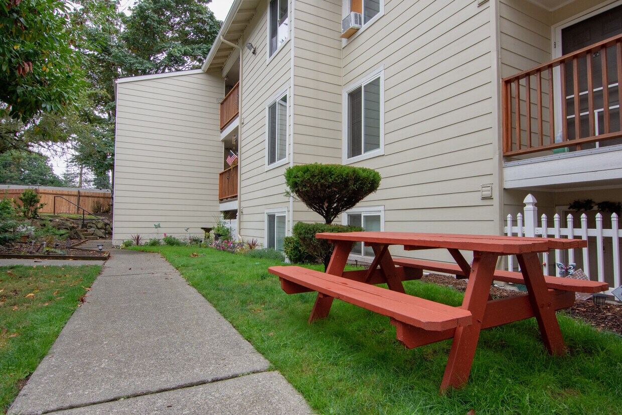 Lower level, 2 bdrm, renovated - 23740 100th Ave SE