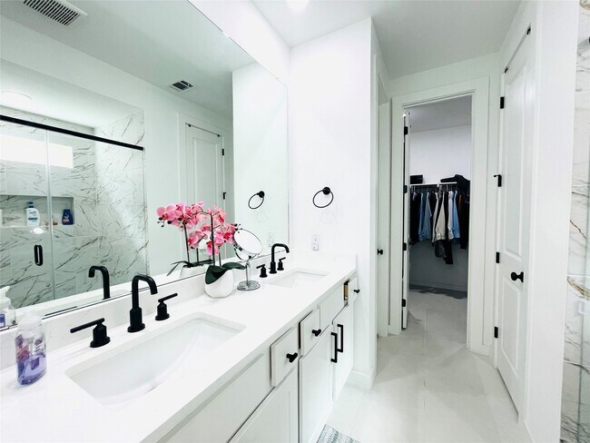 Foto del edificio - 27039 Flower Isle Ln