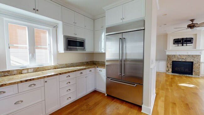 Building Photo - Updated and Spacious Coronado Townhome Ava...