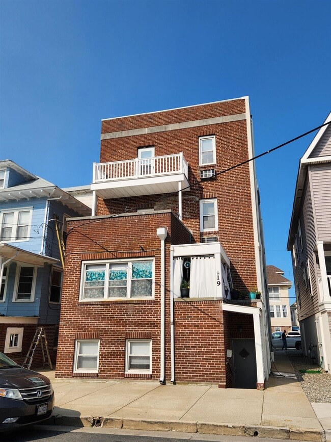 Building Photo - 19 S Weymouth Ave