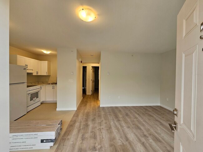 Building Photo - 45790 Lewis Ave