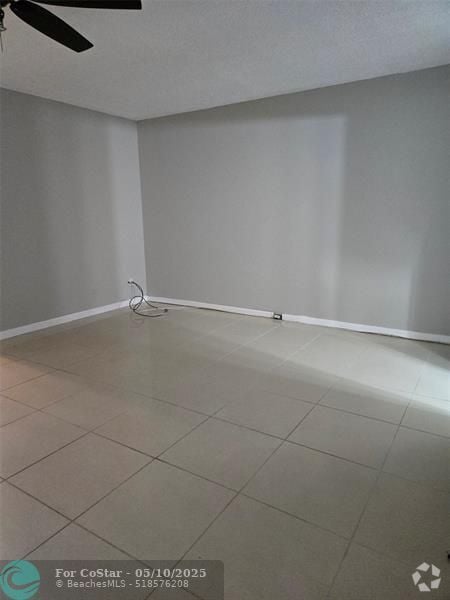 Building Photo - 3027 Swansea Crescent