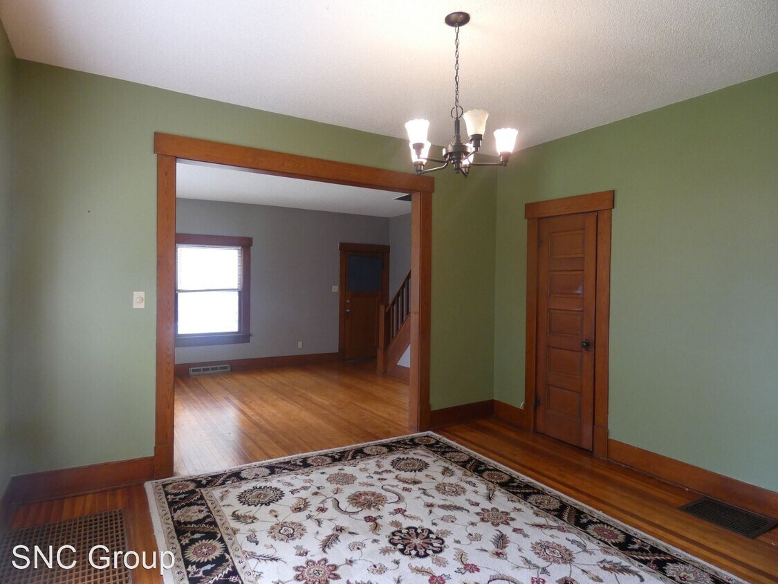 Primary Photo - 2 br, 1.5 bath House - 326 E. 2nd St