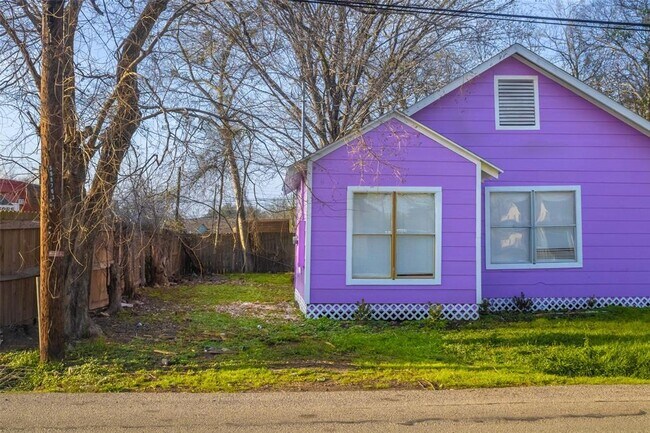 Building Photo - 906 Fields St