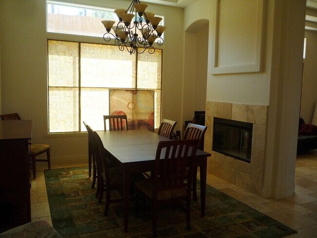 Building Photo - Vista Home for Rent! Large Air-Conditioned...
