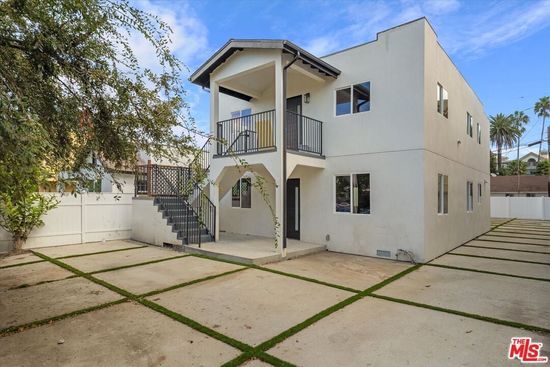 Primary Photo - 3754 Veteran Ave