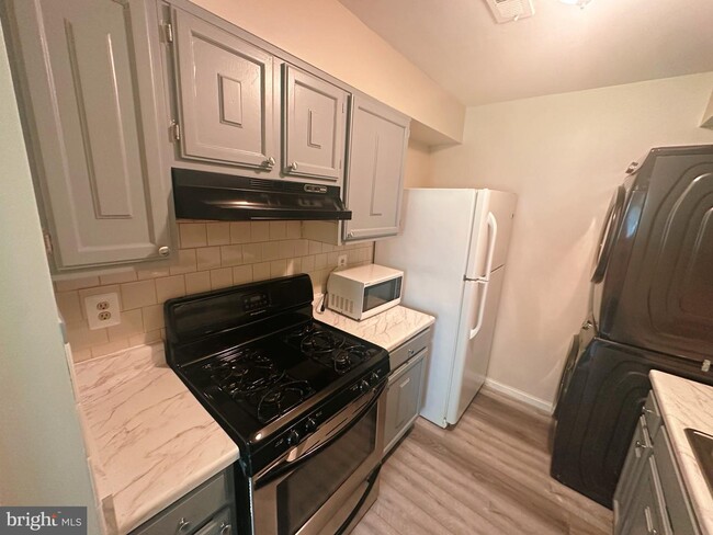 Building Photo - 1707 Fountain Rock Way