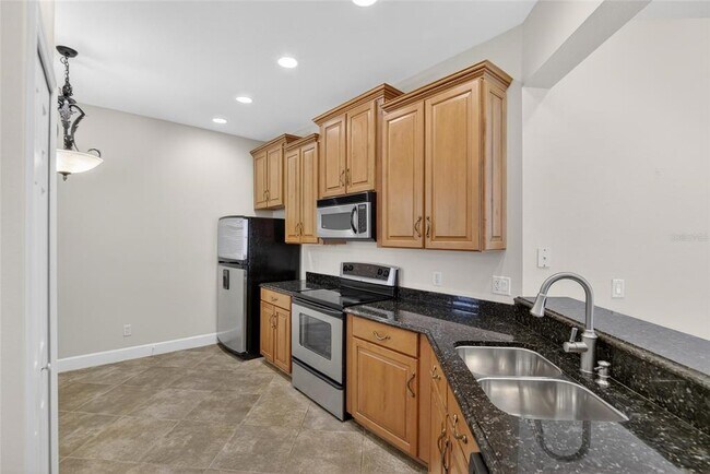 Foto del edificio - 210 Shell Falls Dr