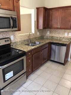 Building Photo - 3 br, 2.5 bath House - 201 Village Dr