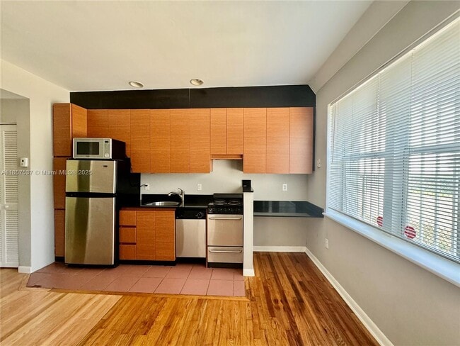 Building Photo - 1521 Lenox Ave.