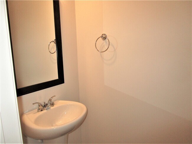 Foto del edificio - 215 Scenic Rd