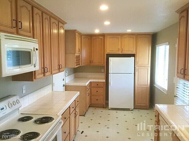 Building Photo - 5310 Bonniemae Way