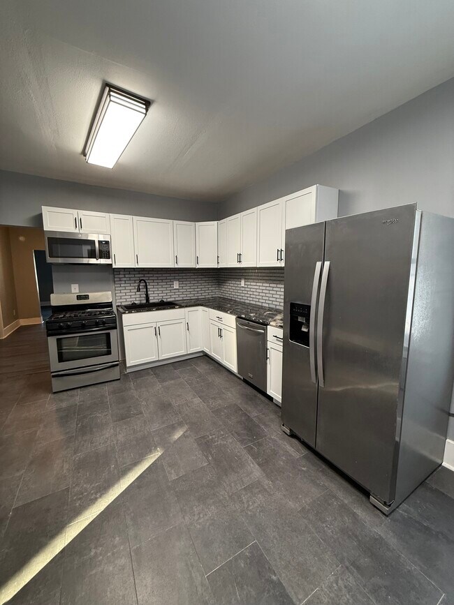 Building Photo - 1322 Madison St