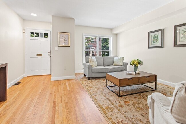 Building Photo - 111 Alban St