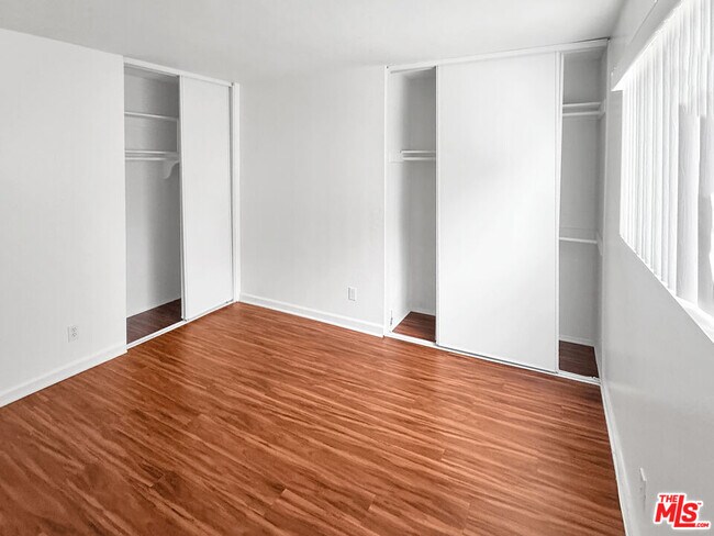 Building Photo - 972 Larrabee St